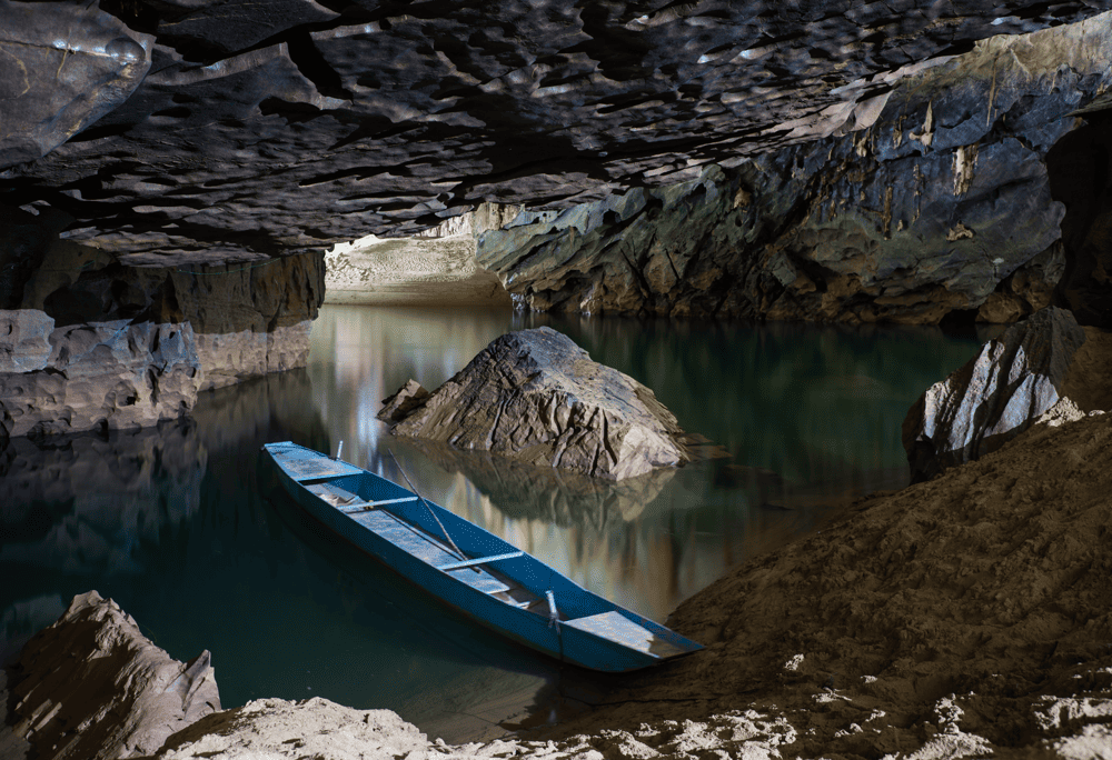 The sensation of steering your own kayak through dim underground passages adds an exciting and slightly suspenseful thrill to the journey (Source: Canva)